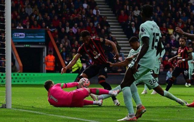 雷竞技官网-【英超】斯特林任意球弹出，切尔西0-0伯恩茅斯